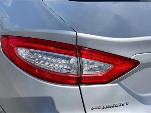 Used 2014 Ford Fusion SE w/ Equipment Group 202A image 28