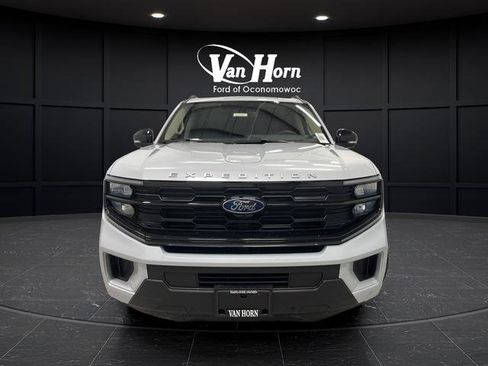 Used 2025 Ford Expedition Max Active AWD/4WD image 2