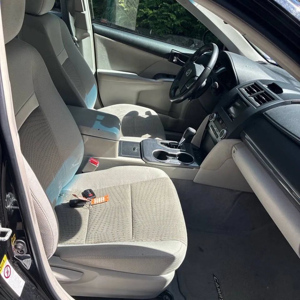 Used 2012 Toyota Camry XLE w/ Convenience Pkg FWD image 9
