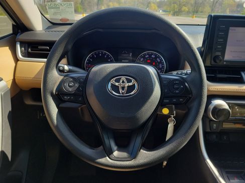 Used 2021 Toyota RAV4 LE image 23