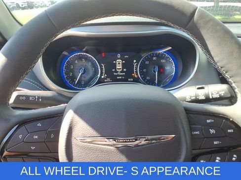 Certified 2023 Chrysler Pacifica Touring-L w/ S Appearance Package AWD/4WD image 19