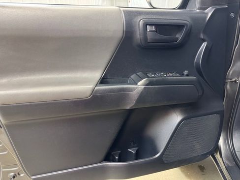 Used 2019 Toyota Tacoma SR w/ SR Convenience Package image 9