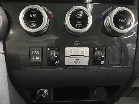 Used 2010 Toyota Sequoia Platinum AWD/4WD image 31