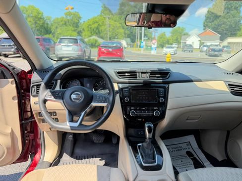 Used 2020 Nissan Rogue FWD image 12