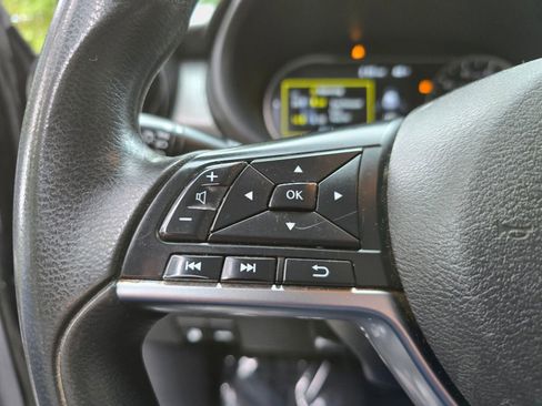 Used 2019 Nissan Kicks SV image 21