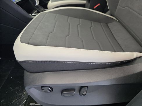 New 2025 Volkswagen Taos SE image 17
