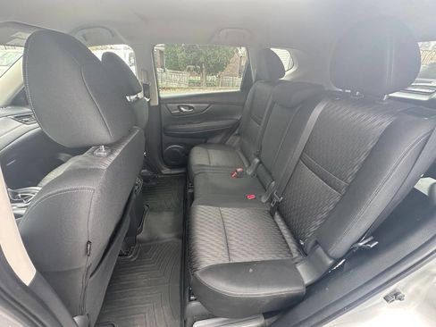 Used 2019 Nissan Rogue SV FWD image 12