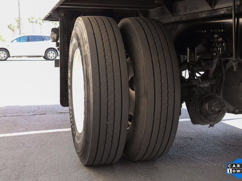 Used 2017 Ford F750 2WD Regular Cab Super Duty image 34
