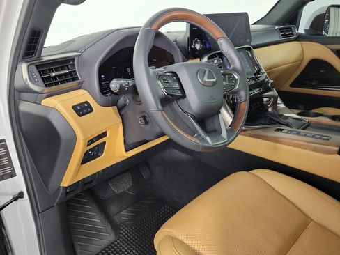 Used 2025 Lexus LX 600 4WD w/ Accessory Package (Z1) image 17