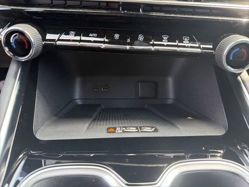 New 2026 Chevrolet Traverse High Country w/ LPO, Floor Liner Package image 23