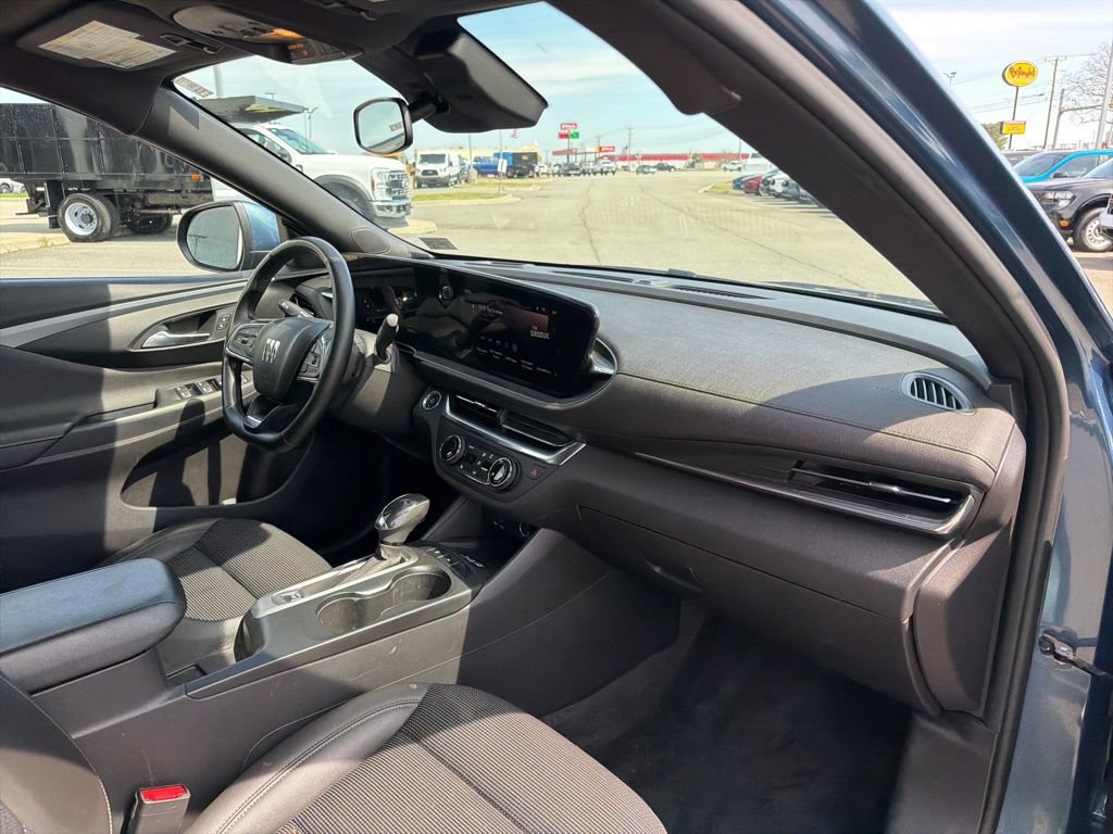 Used 2024 Buick Envista Sport Touring w/ Convenience I Package FWD image 21