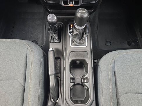 Used 2024 Jeep Wrangler Unlimited Sport AWD/4WD image 14