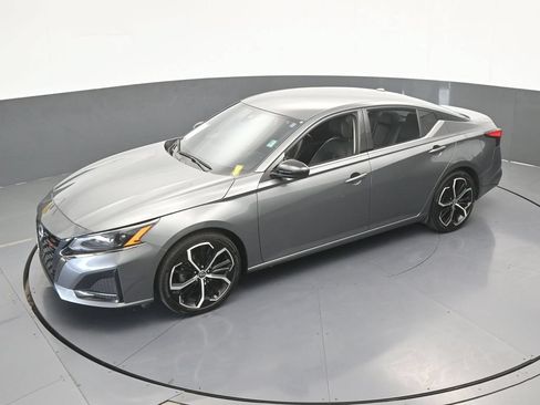 Used 2024 Nissan Altima 2.5 SR FWD image 43