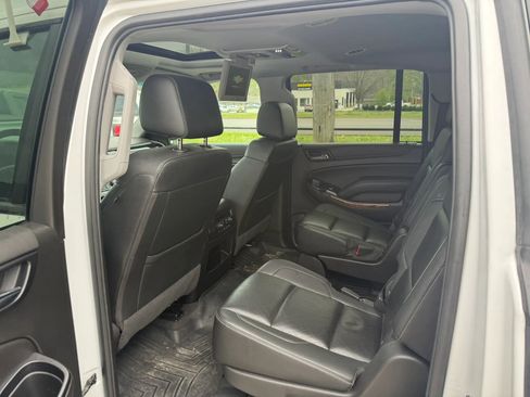 Used 2020 Chevrolet Suburban Premier image 3