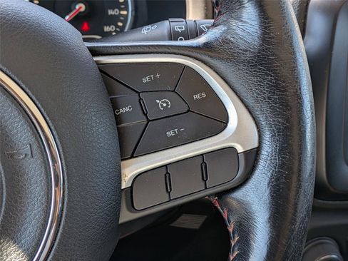 Used 2019 Jeep Renegade Trailhawk w/ LED Lighting Group AWD/4WD image 23
