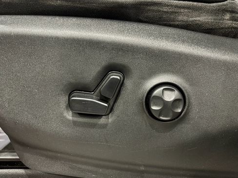 Used 2020 Chrysler Pacifica Touring-L Plus FWD image 13