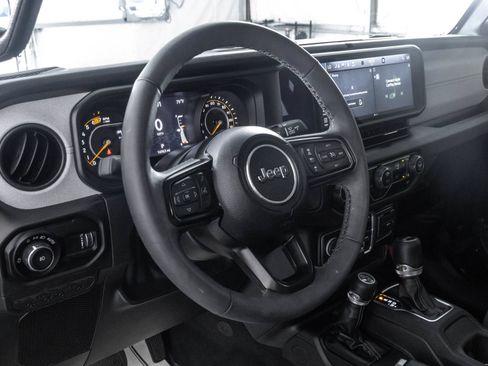Used 2025 Jeep Wrangler Unlimited Sport AWD/4WD image 4