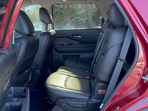 Used 2023 Nissan Pathfinder SL w/ Black Appearance Package image 9