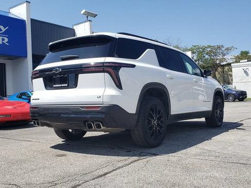 Used 2024 Chevrolet Traverse LT w/ Midnight/Sport Edition FWD image 8
