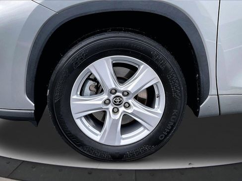 Used 2023 Toyota Highlander L image 32