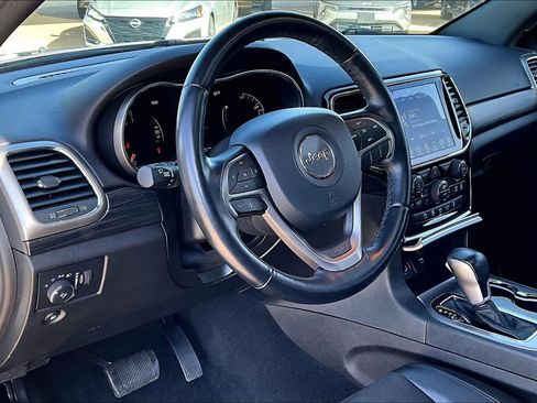 Used 2021 Jeep Grand Cherokee Laredo X image 14