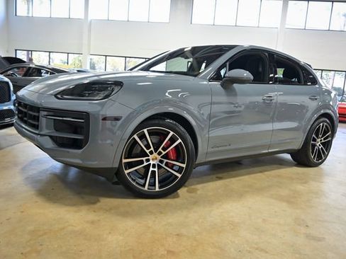 Used 2025 Porsche Cayenne S image 1