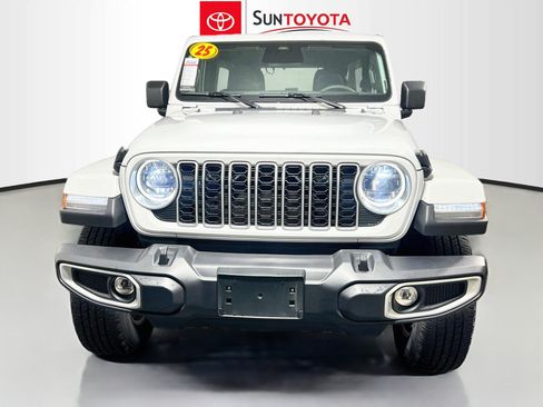 Used 2025 Jeep Wrangler Unlimited Sahara AWD/4WD image 10
