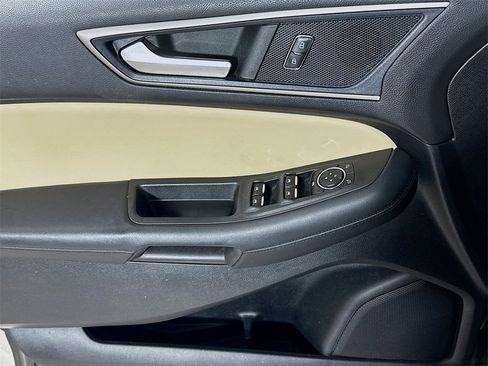 Used 2022 Ford Edge SEL w/ Convenience Package image 15