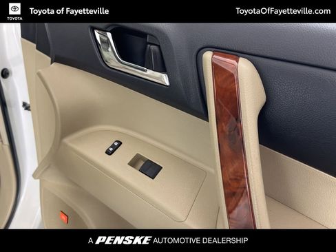 Used 2012 Toyota Highlander Limited w/ Tow Pkg image 9