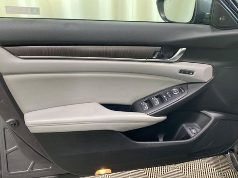 Used 2018 Honda Accord Touring image 25