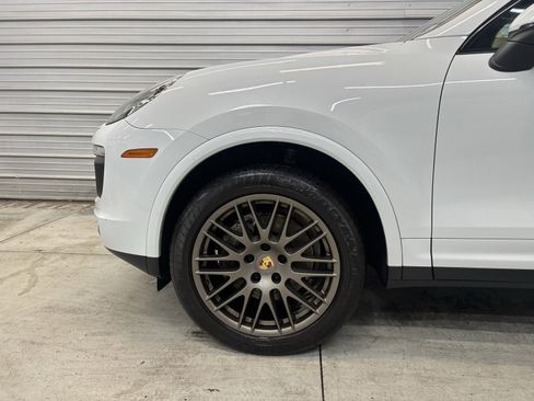 Used 2017 Porsche Cayenne Platinum Edition image 4