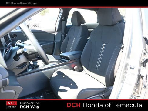 Used 2025 Hyundai Elantra Sport FWD image 18