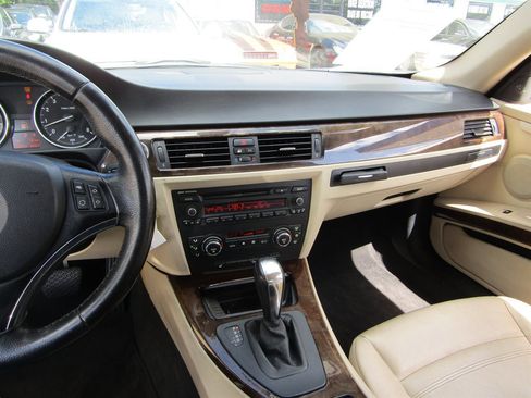 Used 2009 BMW 328i xDrive Coupe image 11