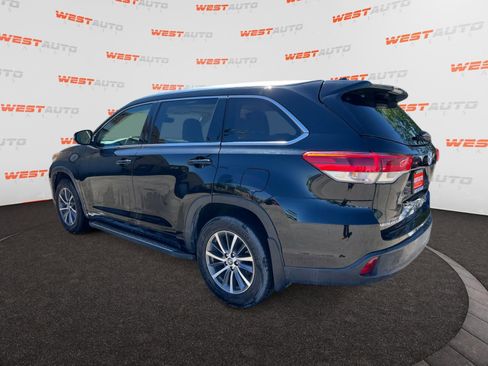 Used 2018 Toyota Highlander XLE AWD/4WD image 3