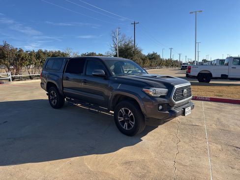 Used 2019 Toyota Tacoma TRD Sport image 7