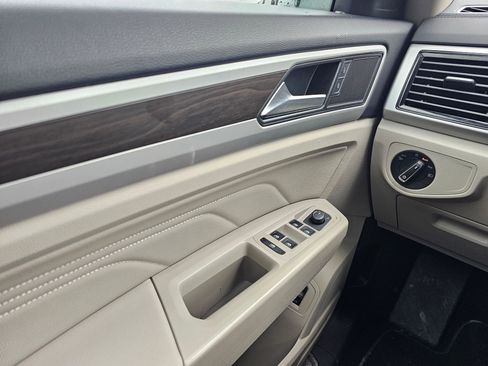 Used 2023 Volkswagen Atlas SE image 29