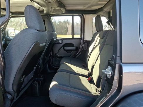 Used 2024 Jeep Wrangler Unlimited Rubicon image 10