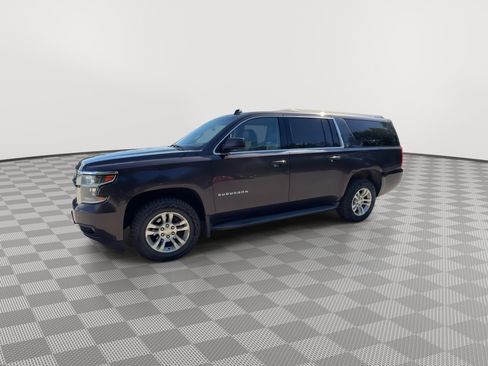 Used 2015 Chevrolet Suburban LT w/ Luxury Package AWD/4WD image 4