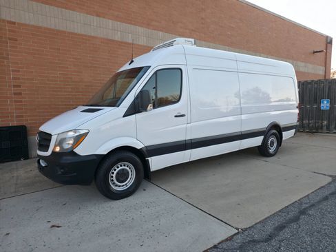 Used 2018 Mercedes-Benz Sprinter 2500 image 1