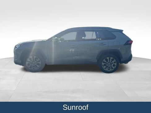 Used 2021 Toyota RAV4 XLE Premium FWD image 5