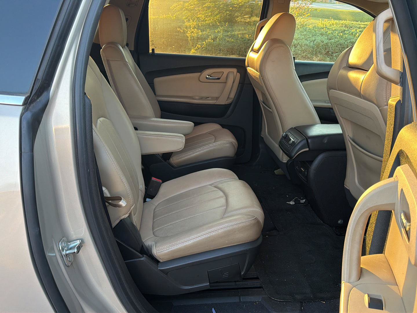 Used 2011 Chevrolet Traverse LTZ FWD image 16