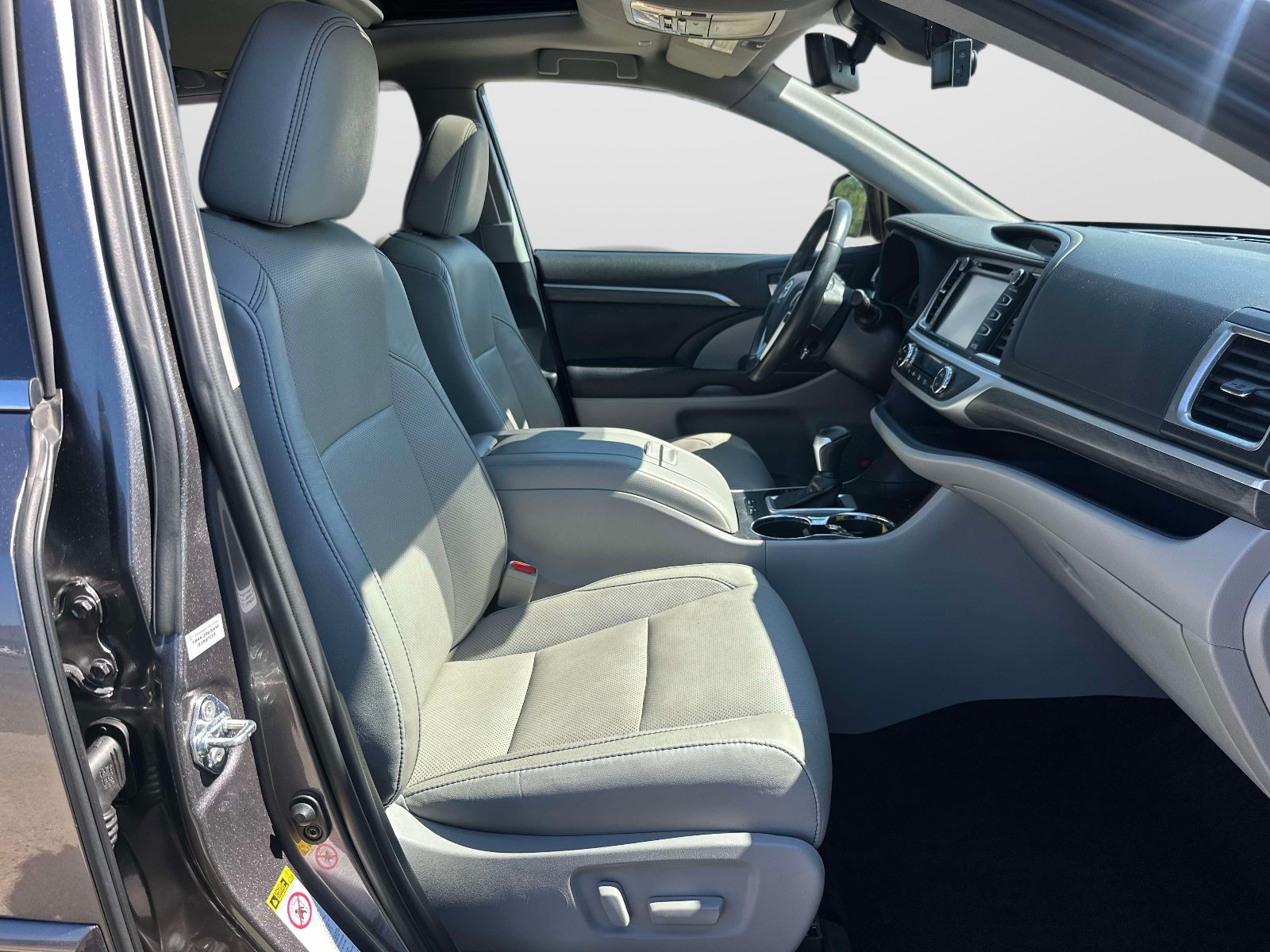 Used 2019 Toyota Highlander Limited AWD/4WD image 9