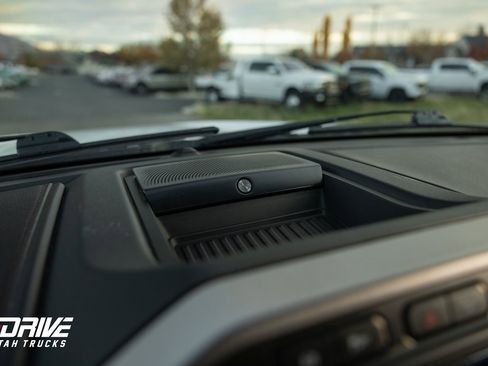 Used 2022 Ford F350 Platinum w/ FX4 Off-Road Package image 38