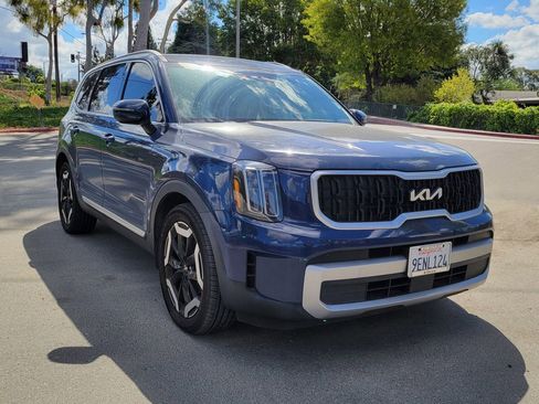 Used 2023 Kia Telluride EX AWD/4WD image 3