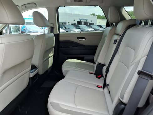 Used 2025 Nissan Pathfinder SL FWD image 19