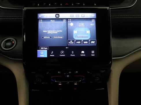 Used 2022 Jeep Grand Cherokee L Limited w/ Luxury Tech Group II image 20