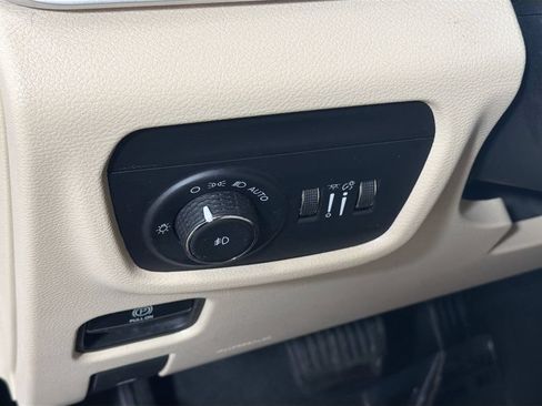 Used 2023 Jeep Grand Cherokee Limited AWD/4WD image 13