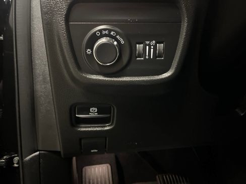 Used 2023 Jeep Grand Cherokee L Laredo image 25