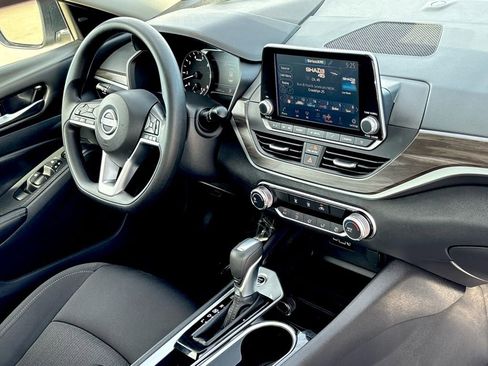 Used 2024 Nissan Altima 2.5 SV image 31