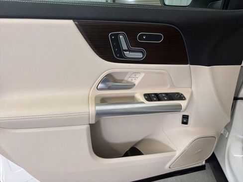 Used 2025 Mercedes-Benz GLA 250 image 8